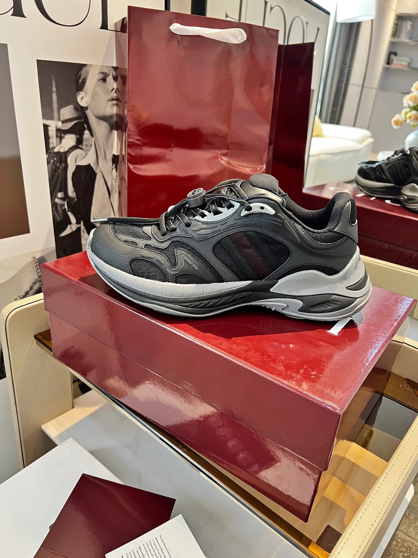 [G Home] P: 900💰 Only men’s models, Size::39-46, (46 customized) 2025Gucci couple series 2.0 sports shoes are made with heavy investment❤️‍🔥❤️‍🔥❤️‍🔥Renewed interpretation of the brand's iconic striped webbing elements😍😍When retro genes collide with futuristic design🎊🎊This new pair of Gucci shoes directly reaches the trend threshold💥 ✔️Color combination of caron contrast + classic stripes, GG reflective piping, visual impact, and comes with a high-light filter for street use ✔️ The structure is made of multi-layer splicing of different materials, mesh is breathable, leather is shaped, and the outsole is made of EVA foam and TPU. 😍😍😍Fashion and practicality are both online ✔️ Detailed double G midsole + iconic double G lock shoelaces, retro DNA is crazy and restless, and every step is based on the trendy aesthetic ❤️❤️❤️❤️